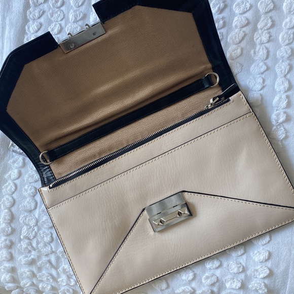 BCBG clutch - Picture 4 of 4